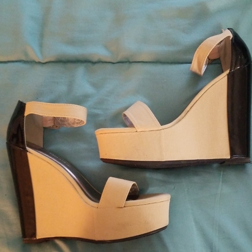 Shoes - Picture 3 of 4